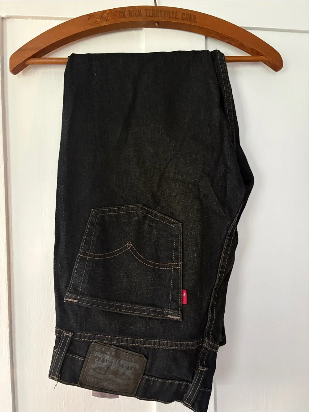 Levi's Dark oil Wash Men's Slim Straight Jeans with Contrast Stitching